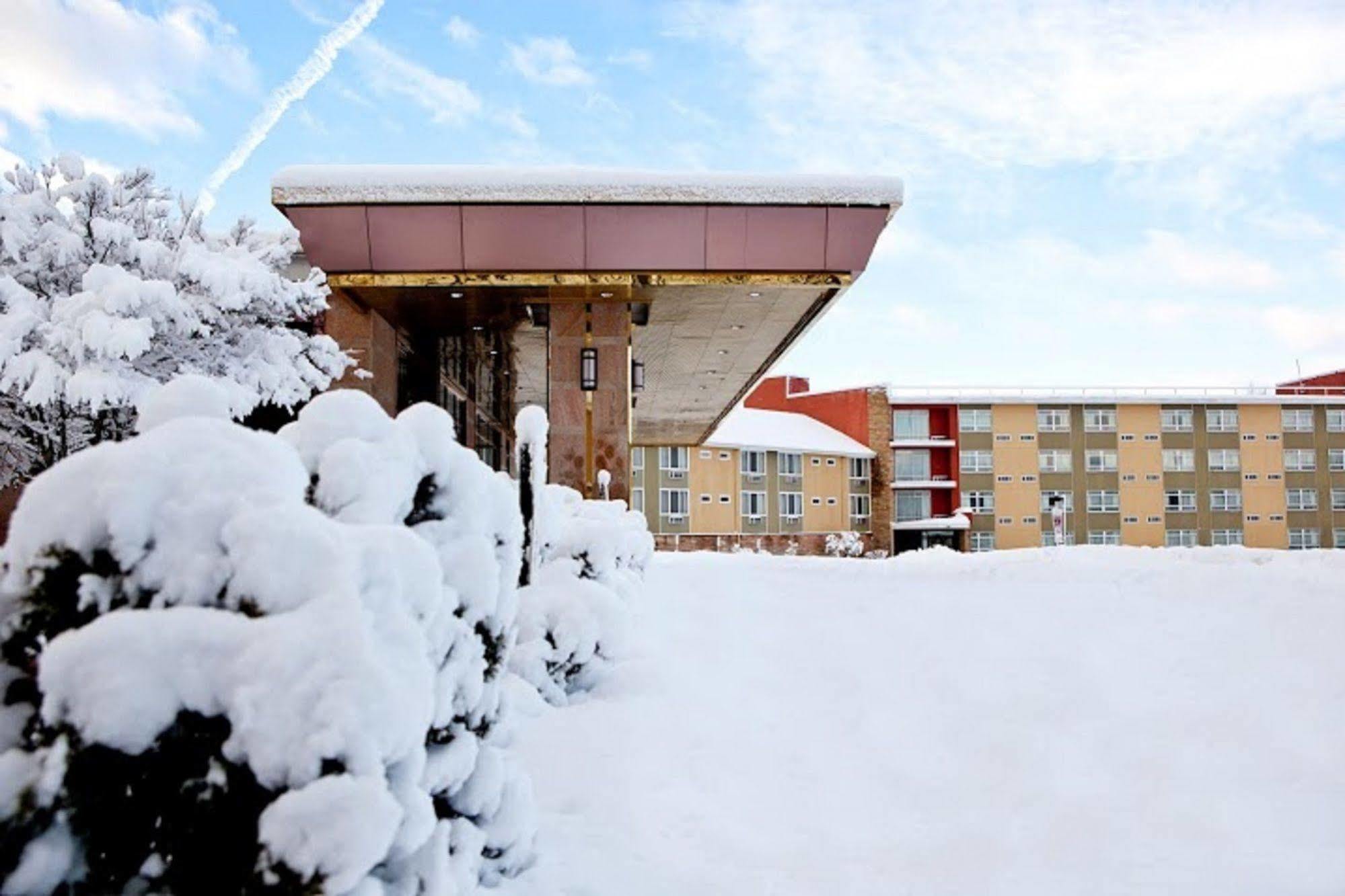 Отель Honors Haven Retreat & Conference Ellenville Экстерьер фото